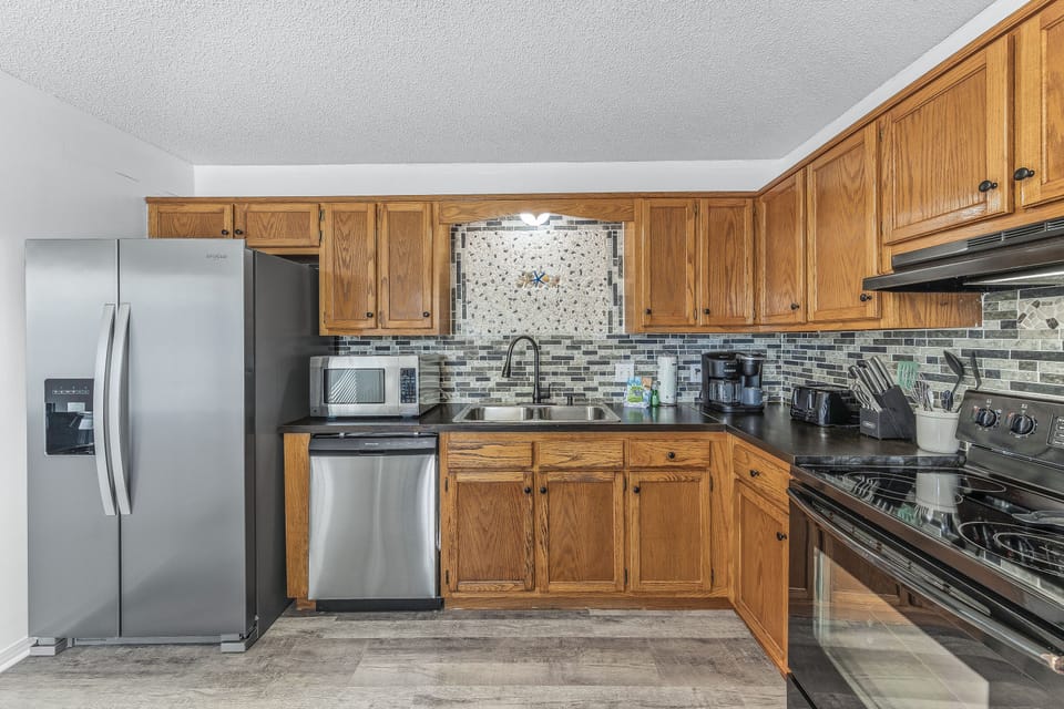 Family House, 3 Bedrooms, Balcony | Private kitchen | Fridge, microwave, oven, stovetop