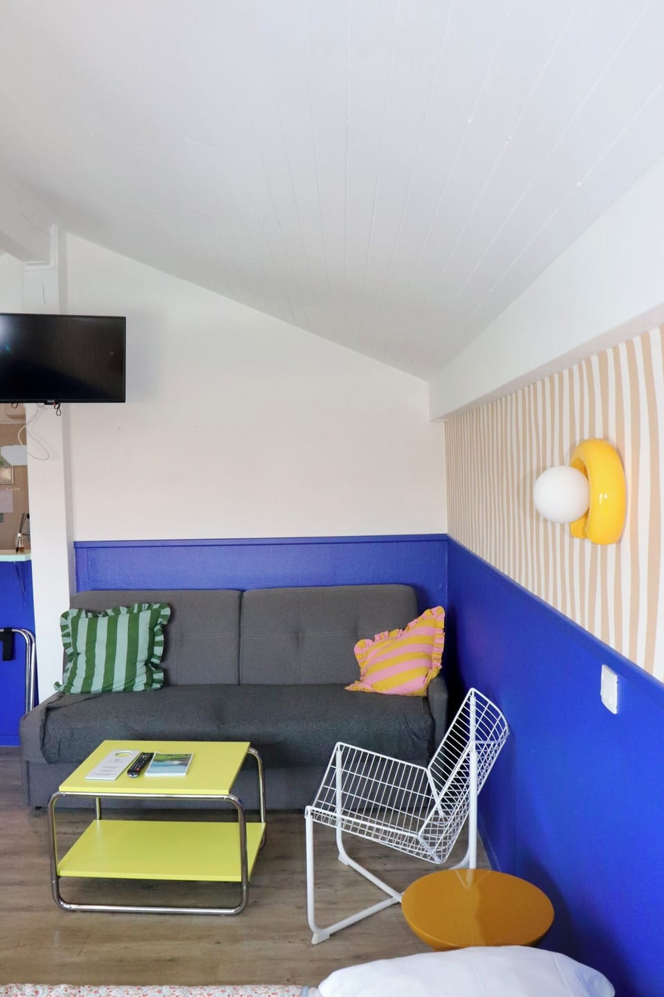 Family Studio | In-room safe, desk, iron/ironing board, free cribs/infant beds