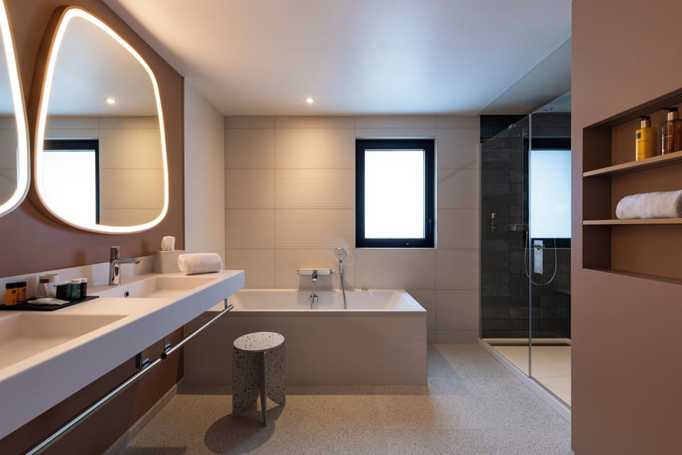 Double Room (Evasion) | Bathroom | Shower, hair dryer, slippers, towels