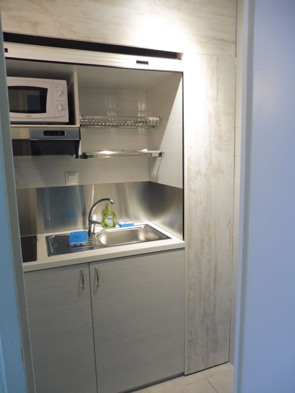 Suite Familiale Confort 1 ou 2 personnes | Private kitchen | Espresso maker, electric kettle