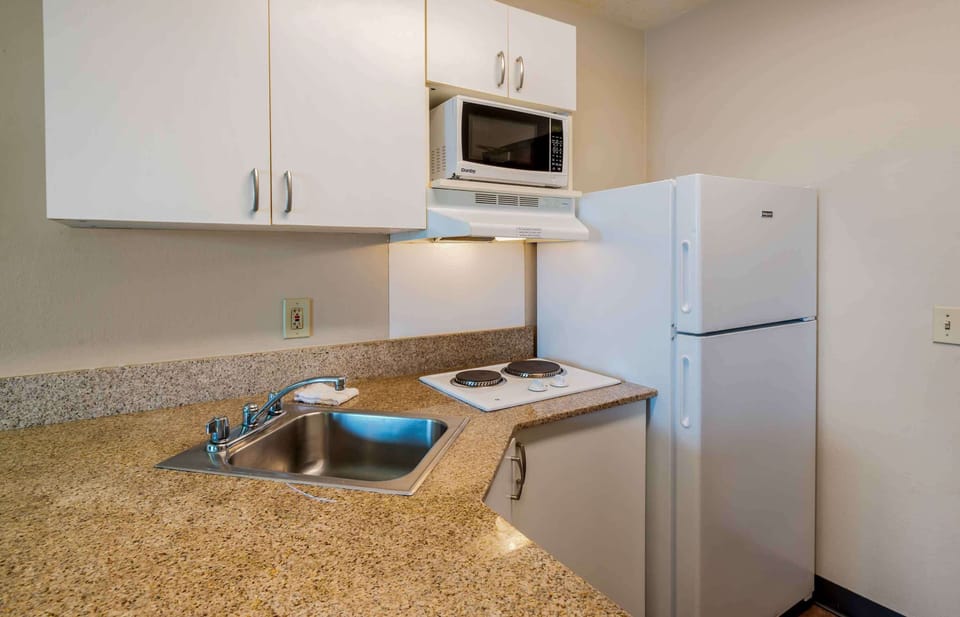 Studio, 2 Double Beds, Non Smoking | Private kitchen | Full-size fridge, microwave, stovetop, coffee/tea maker