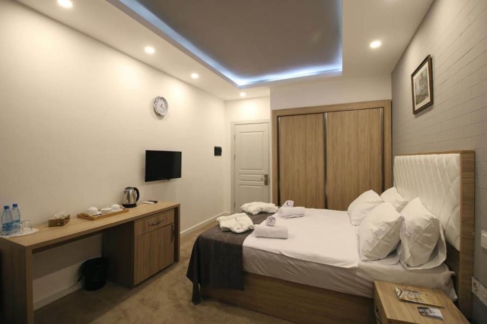 Premium bedding, minibar, in-room safe, desk