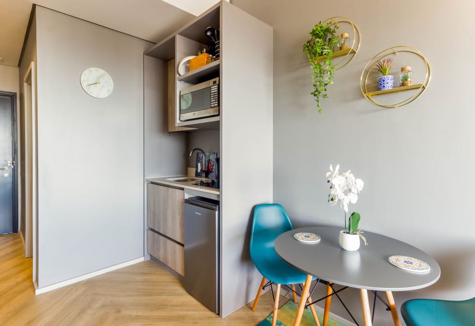 Apartment (1 Bedroom) | Private kitchenette | Mini-fridge, microwave, stovetop, toaster