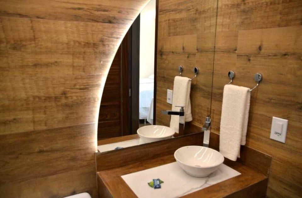Comfort Quadruple Room | Bathroom | Shower, rainfall showerhead, soap, toilet paper