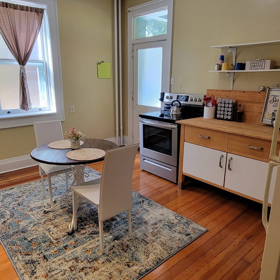 Studebaker Suite | Private kitchen | Full-size fridge, microwave, oven, stovetop