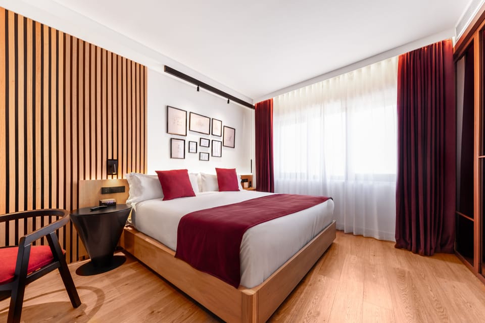 Deluxe Room | Premium bedding, minibar, in-room safe, blackout drapes