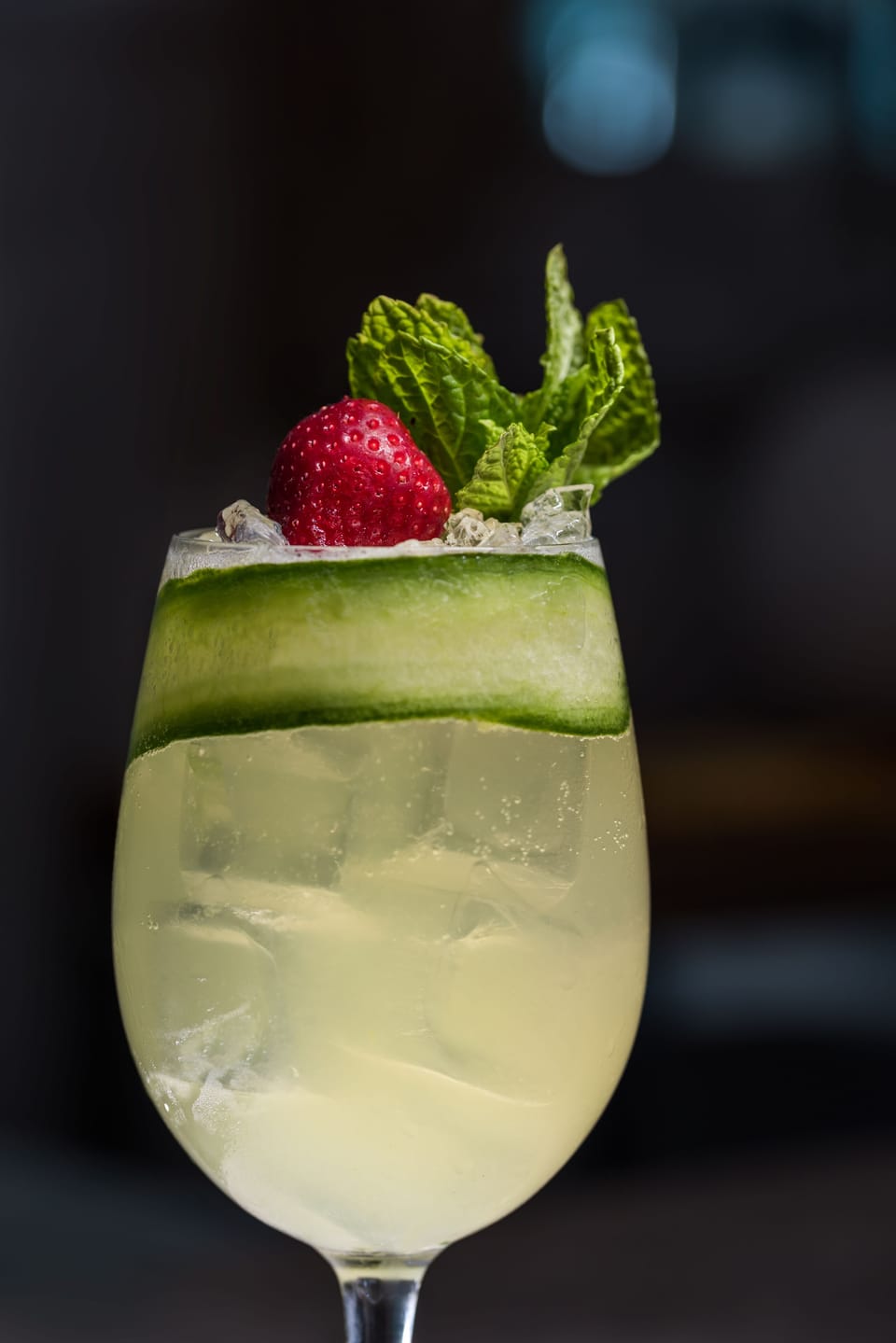 Cocktail bar, pool views, open daily