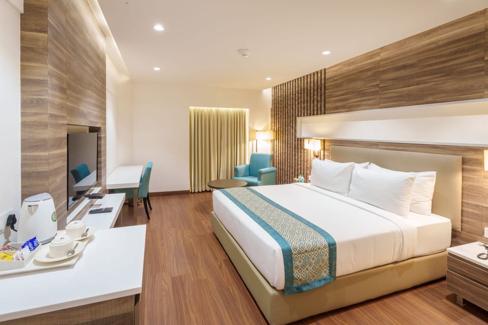 Executive Twin Room, Non Smoking | Memory foam beds, free minibar, in-room safe, desk
