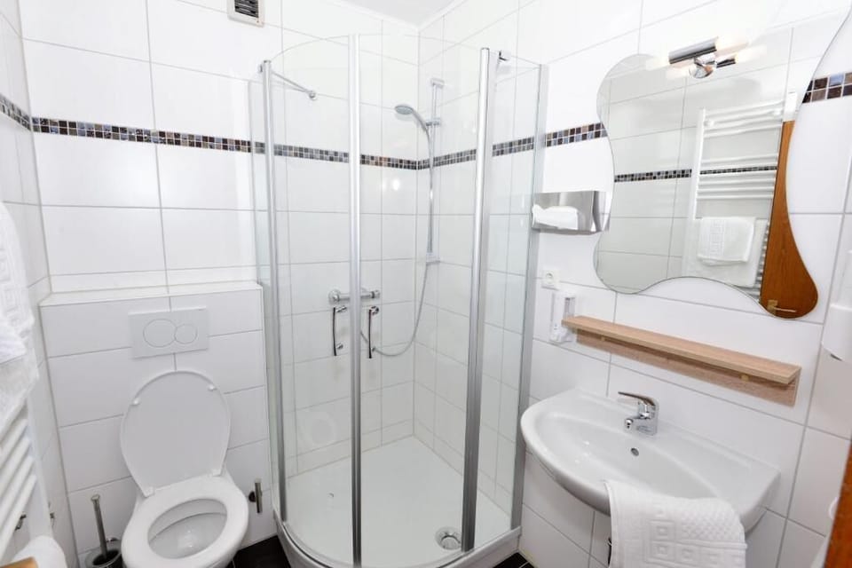 Basic Double Room, Balcony | Bathroom | Shower, hair dryer, towels, soap