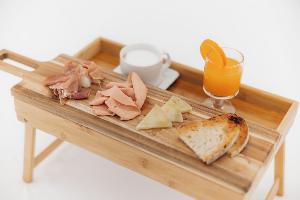 Daily cooked-to-order breakfast for a fee