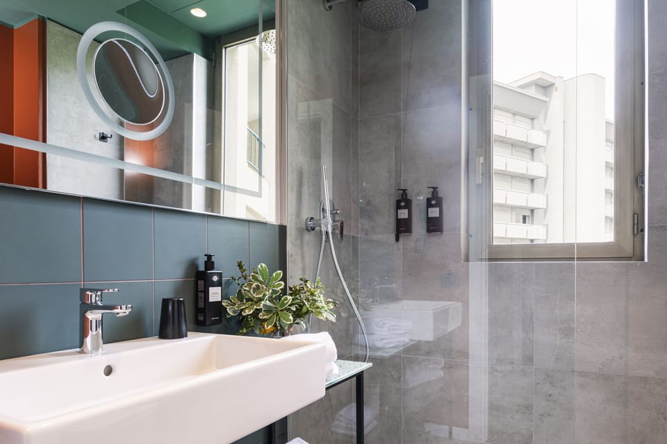 Standard Apartment | Bathroom | Shower, eco-friendly toiletries, hair dryer, bidet