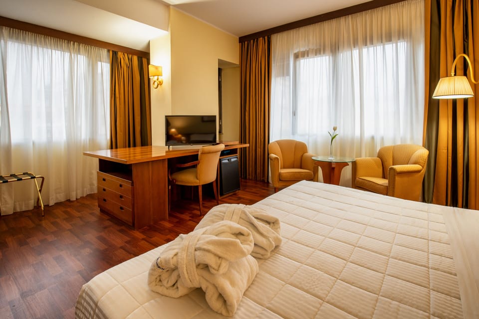 Family Room | Memory foam beds, minibar, in-room safe, desk