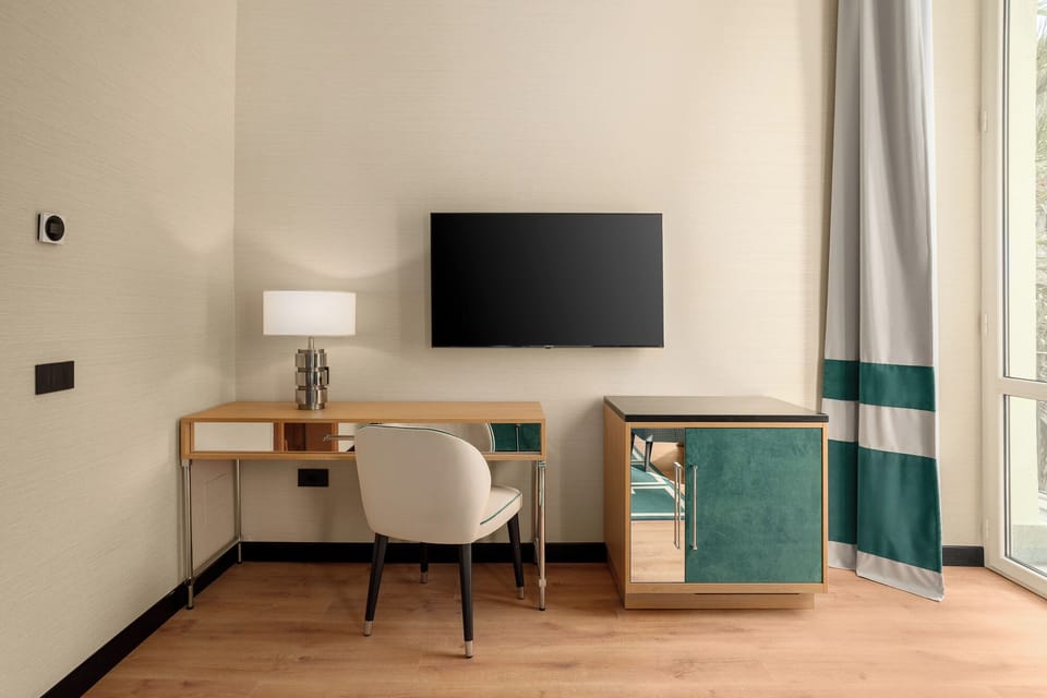 Executive Room | Premium bedding, minibar, in-room safe, desk