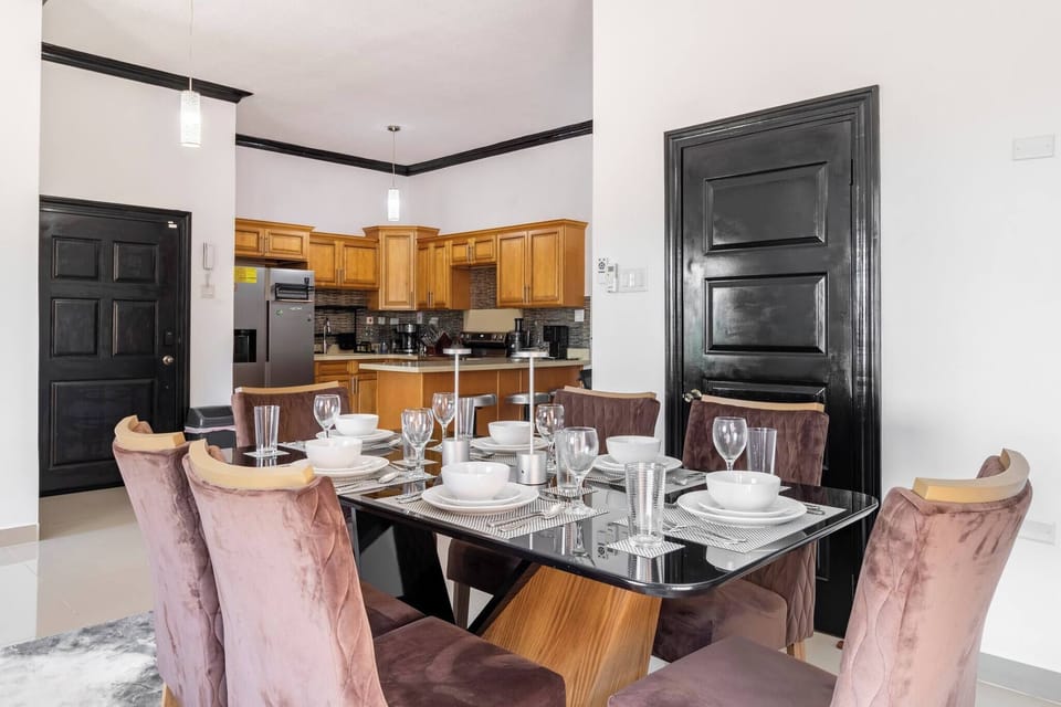 Apartment, 2 Bedrooms, Terrace, City View | Dining room