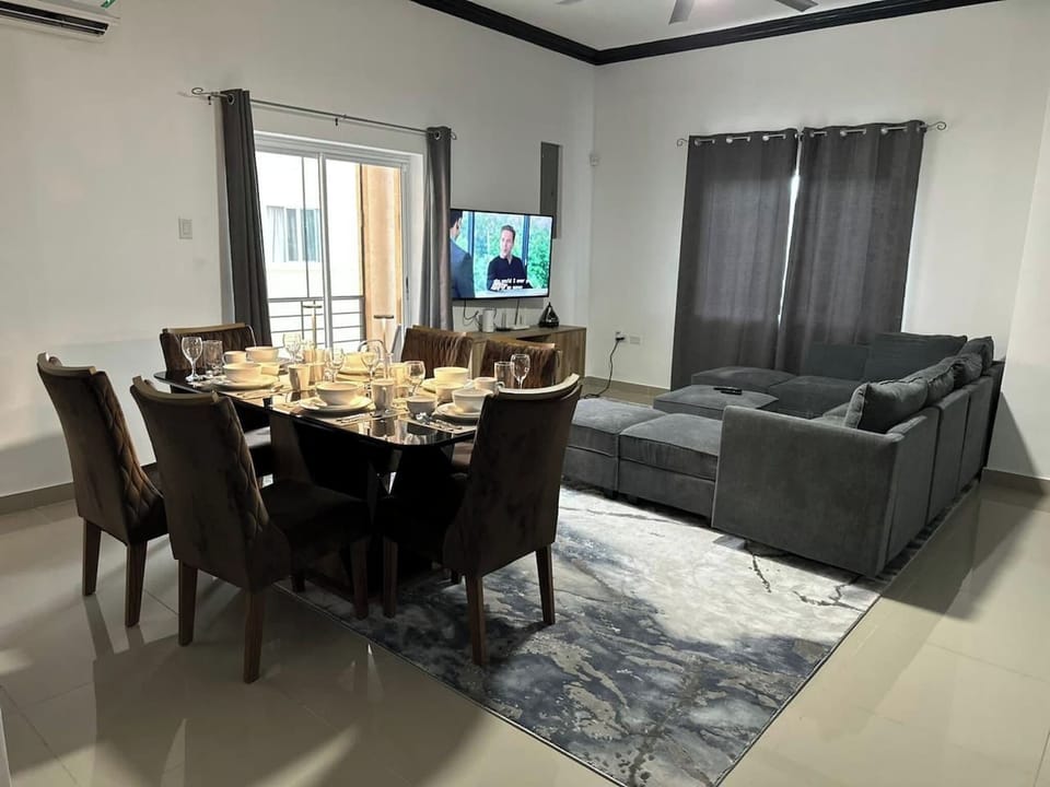 Apartment, 2 Bedrooms, Terrace, City View | Dining room