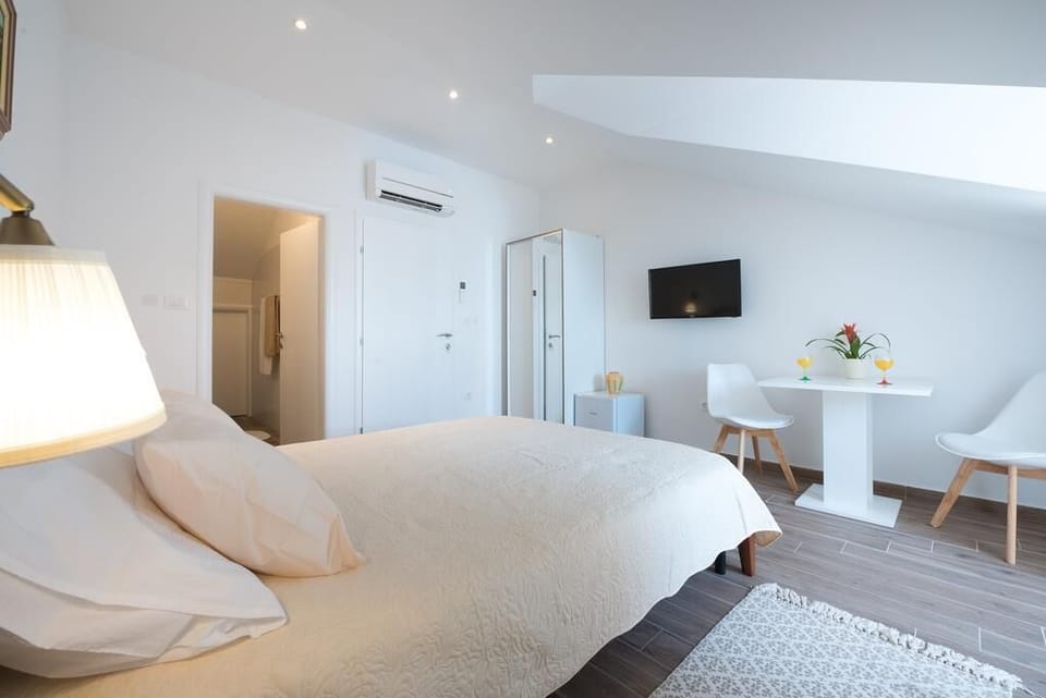 Double Room (Double Room with Balcony and Sea View) | 2 bedrooms