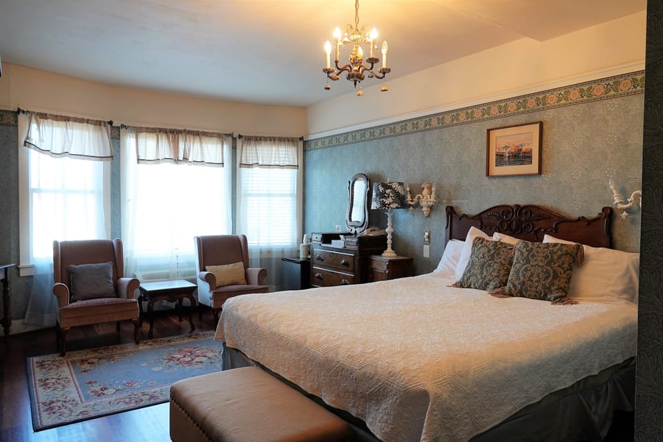 12 bedrooms, individually decorated, individually furnished, desk