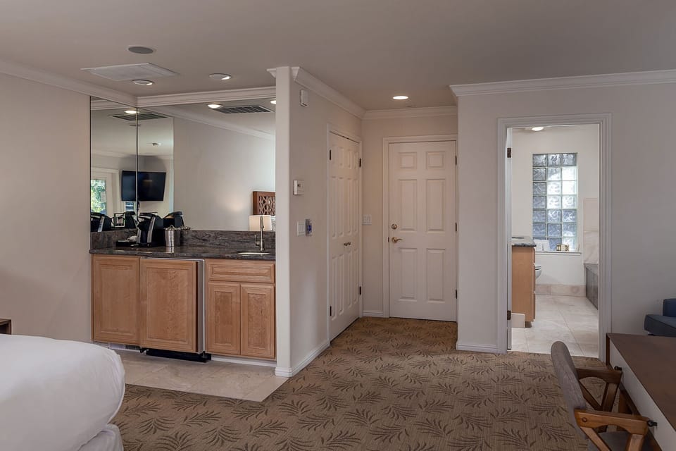 Downstairs Bungalow | Living area | 50-inch LCD TV with satellite channels, TV