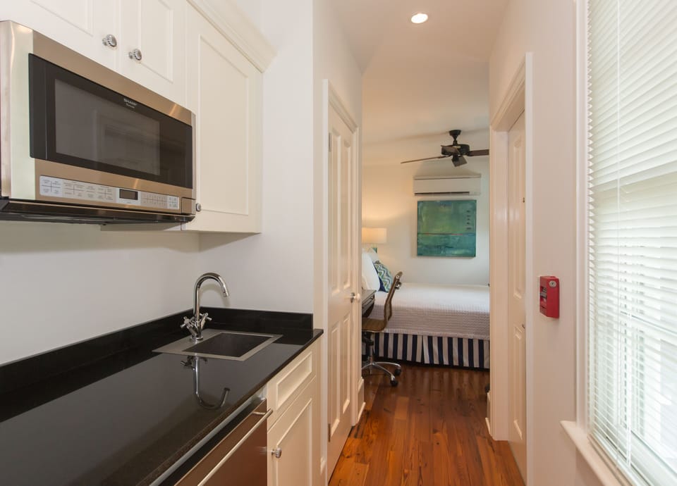 414 Garden Cottage | Pillowtop beds, minibar, in-room safe, individually decorated