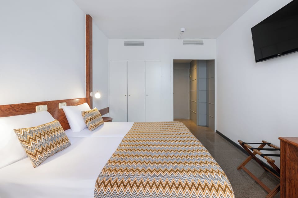 Free WiFi, bed sheets, wheelchair access