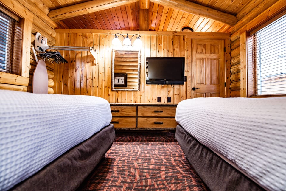 Deluxe Cabin | Hypo-allergenic bedding, in-room safe, blackout drapes