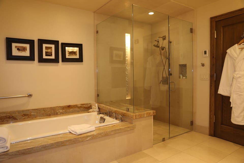 Room, 1 Bedroom | Bathroom