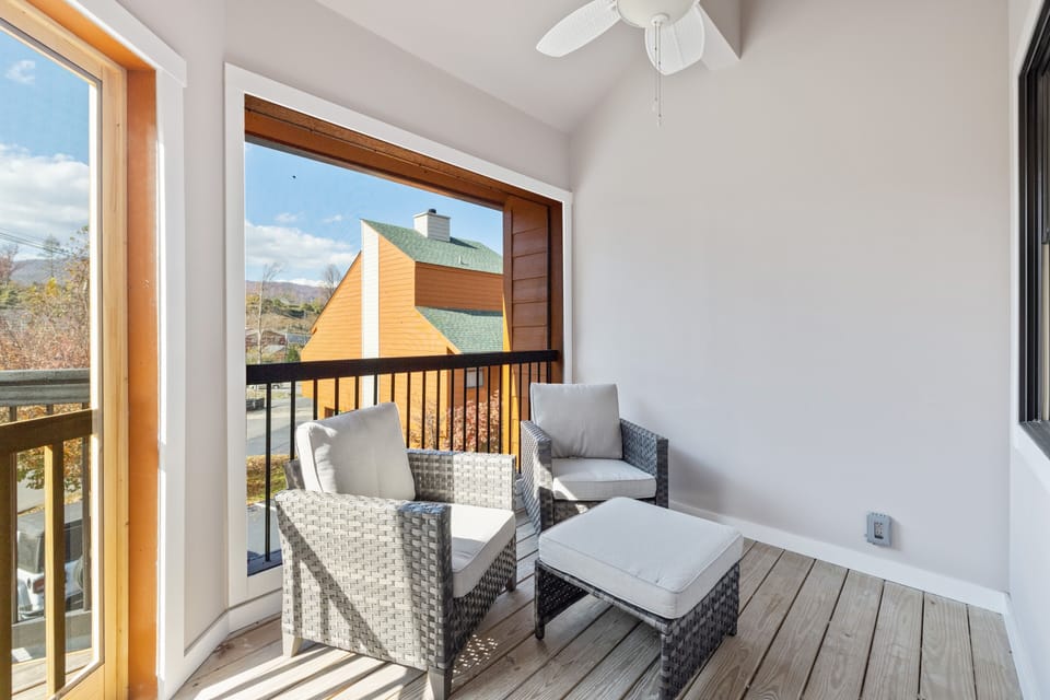 Condo, 2 Bedrooms | Property grounds
