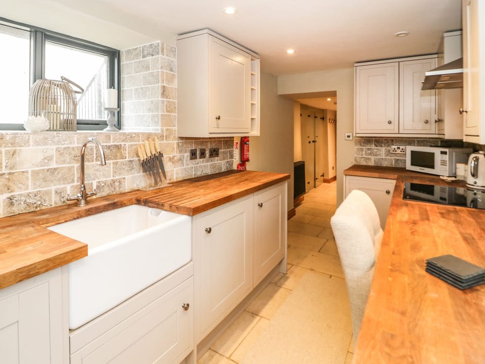 Fridge, dishwasher, cookware/dishes/utensils