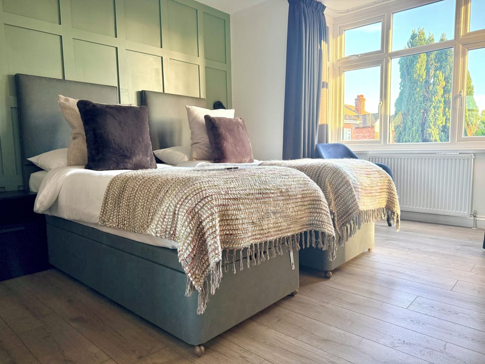 Deluxe Double or Twin Room | Premium bedding, pillowtop beds, free minibar, desk