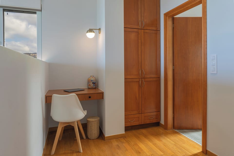 6 bedrooms, hypo-allergenic bedding, in-room safe