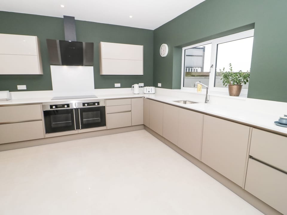 Cottage | Private kitchen | Fridge, dishwasher, electric kettle, toaster
