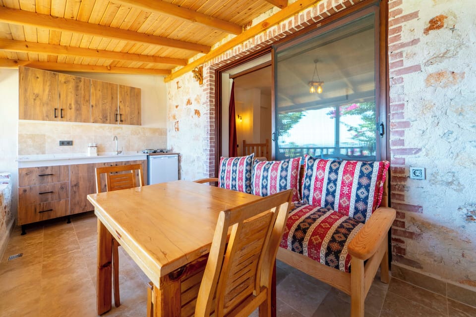Standard Twin Room | Private kitchen | Mini-fridge, stovetop, coffee/tea maker, rice cooker