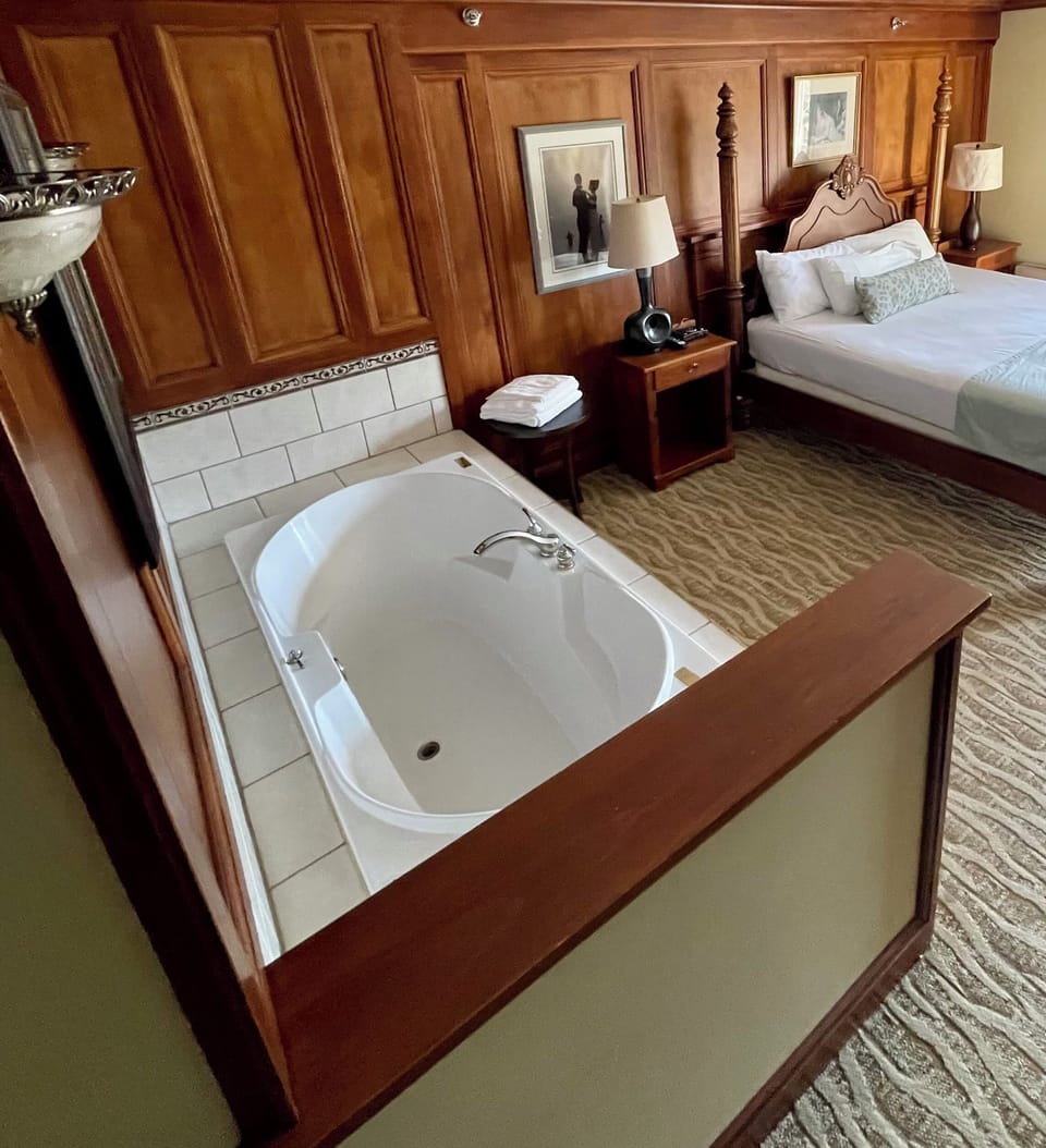 Premium Room, 1 King Bed, Jetted Tub, River View | Down comforters, in-room safe, blackout drapes, iron/ironing board