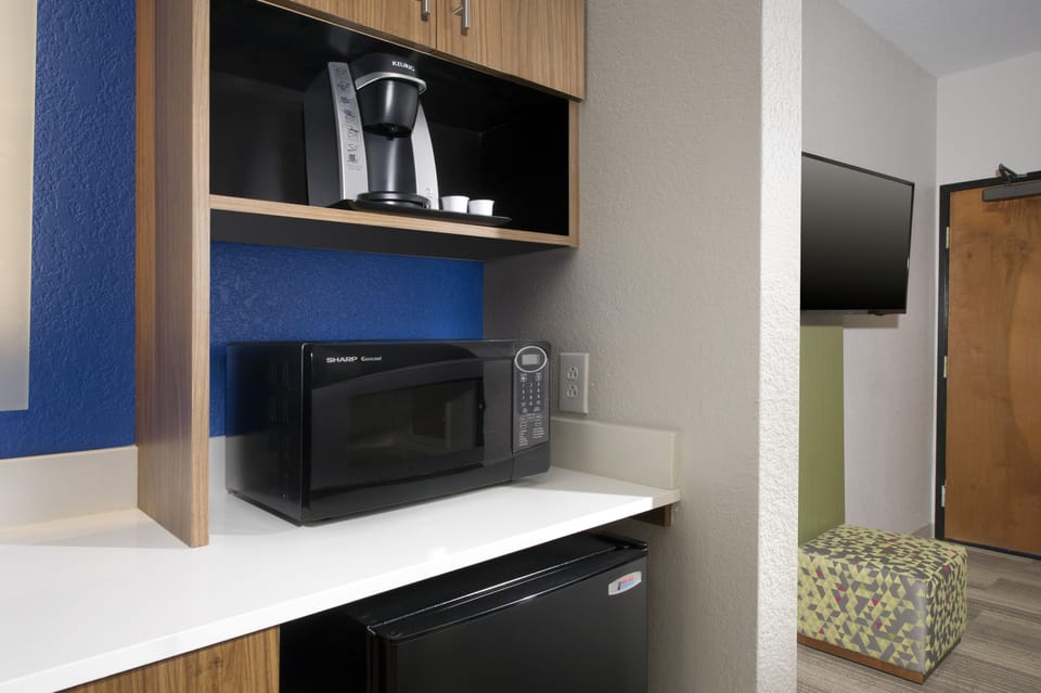 Desk, blackout drapes, iron/ironing board, free WiFi