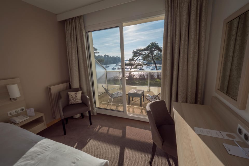 Exclusive Room, 1 King Bed, Balcony, Sea View (Larger Room;Twin bed on request) | Minibar, in-room safe, desk, blackout drapes