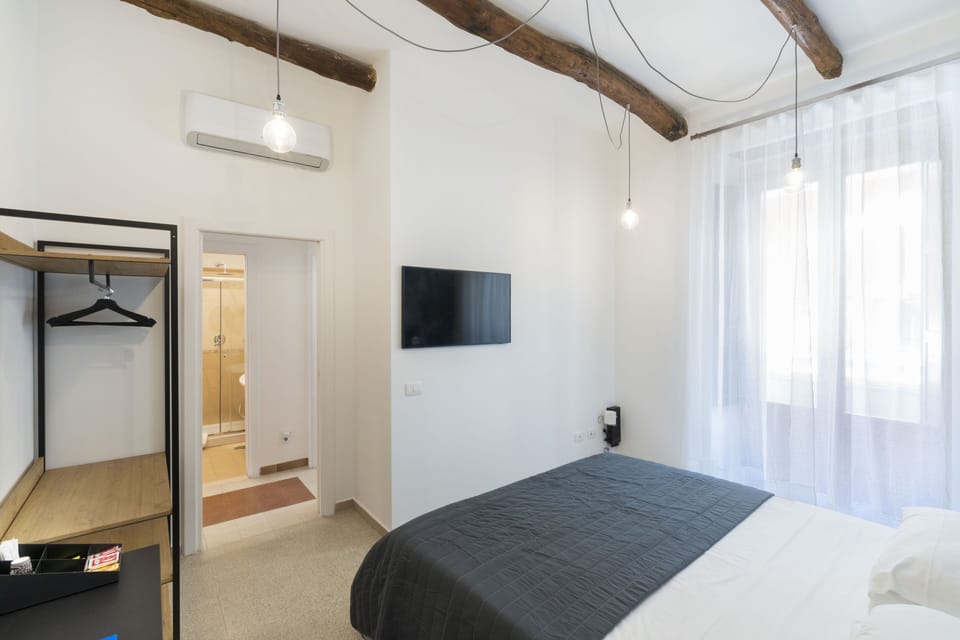 Deluxe Triple Room, Balcony | Hypo-allergenic bedding, down comforters, memory foam beds, in-room safe