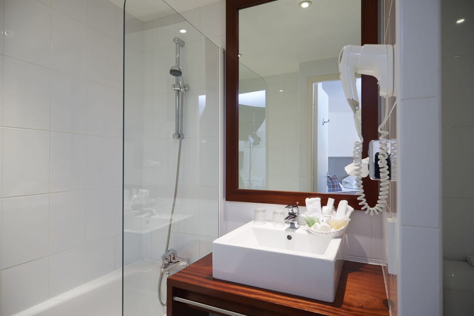 Small Traditional Room | Bathroom | Free toiletries, hair dryer, bathrobes, slippers