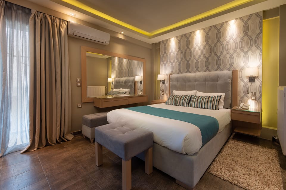 Exclusive Room | Minibar, in-room safe, desk, soundproofing