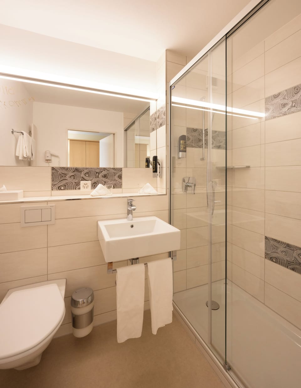 Superior Double or Twin Room | Bathroom | Combined shower/tub, hair dryer, towels, shampoo
