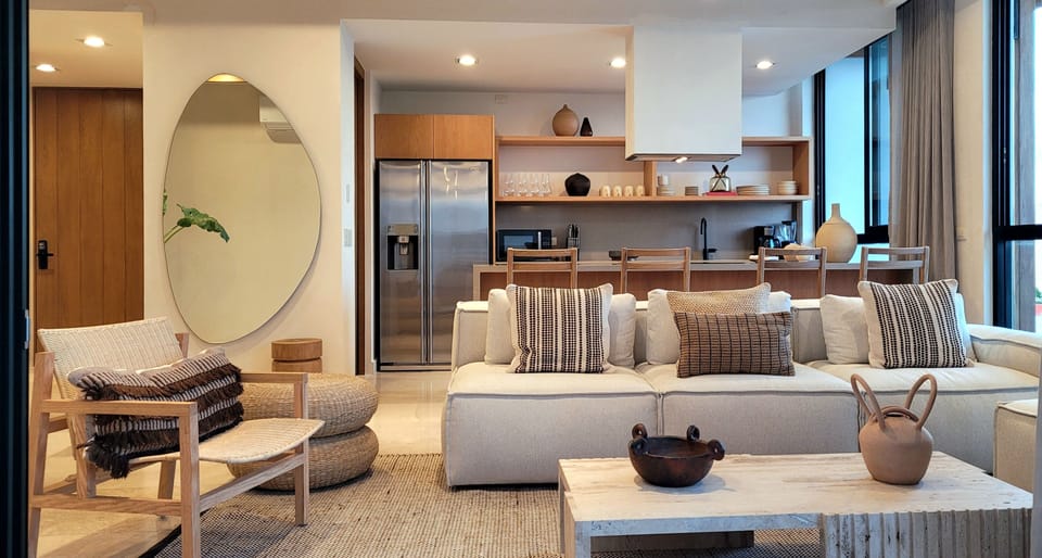 Full-size fridge, oven, blender, paper towels
