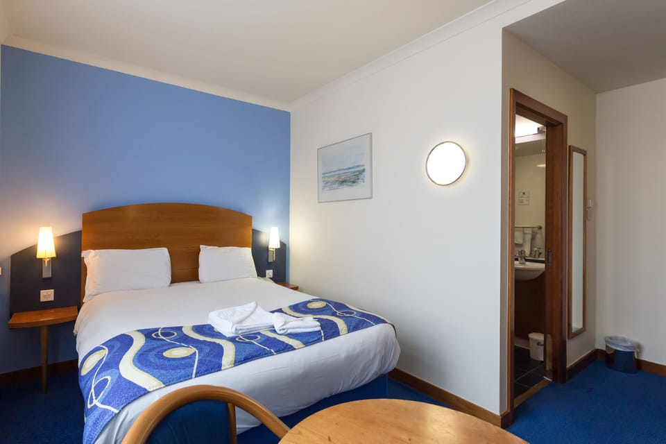 In-room safe, desk, iron/ironing board, free WiFi