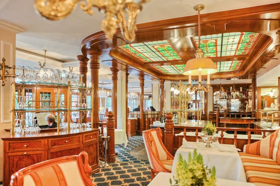 4 restaurants; breakfast, lunch, and dinner served