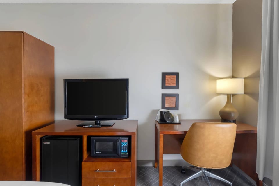 Desk, iron/ironing board, WiFi (free), bed sheets