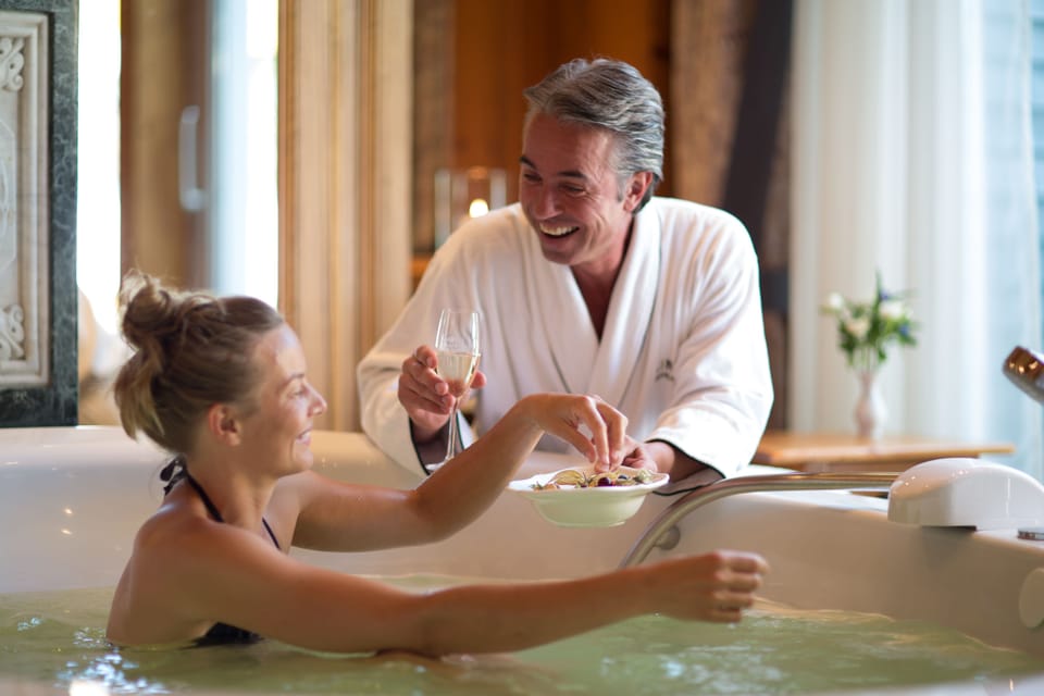 Couples treatment rooms, body treatments, aromatherapy