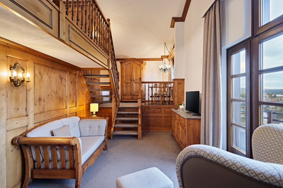 Family Room | Minibar, in-room safe, individually decorated, desk