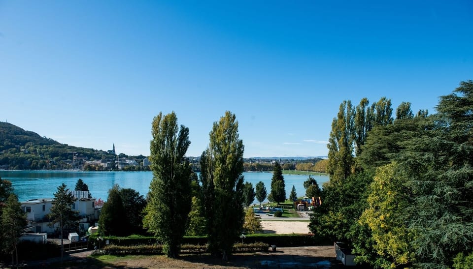 Privilege Queen Room with spa access on reservation | Lake view