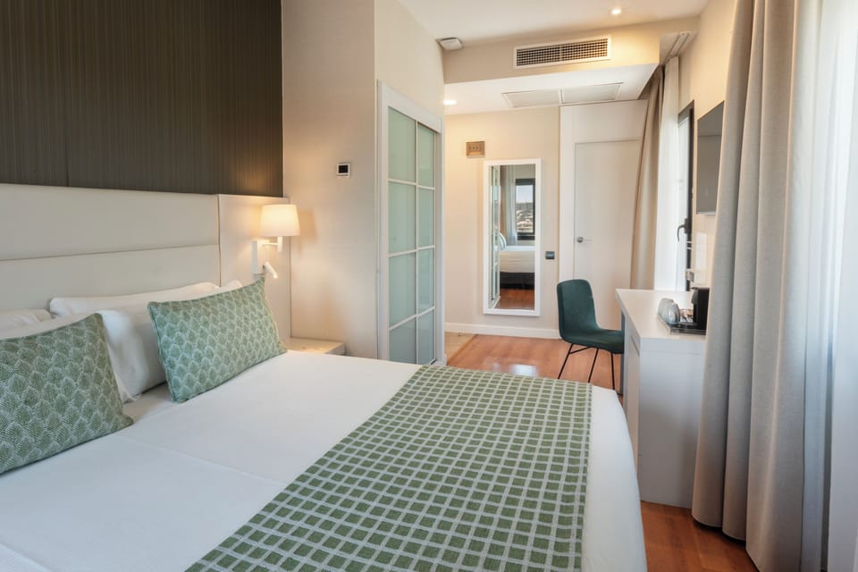 Minibar, in-room safe, desk, soundproofing
