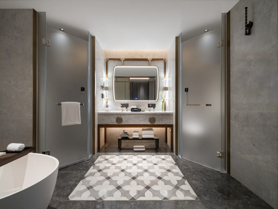 Superior Suite | Bathroom | Free toiletries, hair dryer, bathrobes, slippers