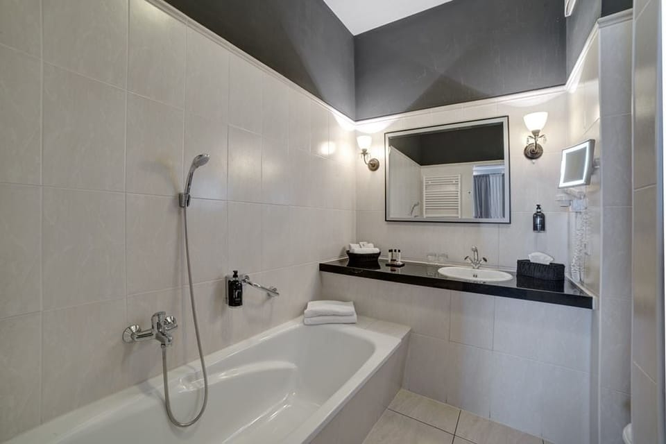 Standard Double Room | Deep soaking bathtub
