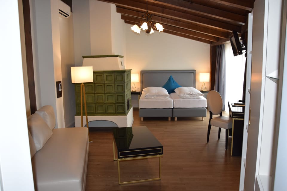 Triple Room | Hypo-allergenic bedding, in-room safe, desk, blackout drapes